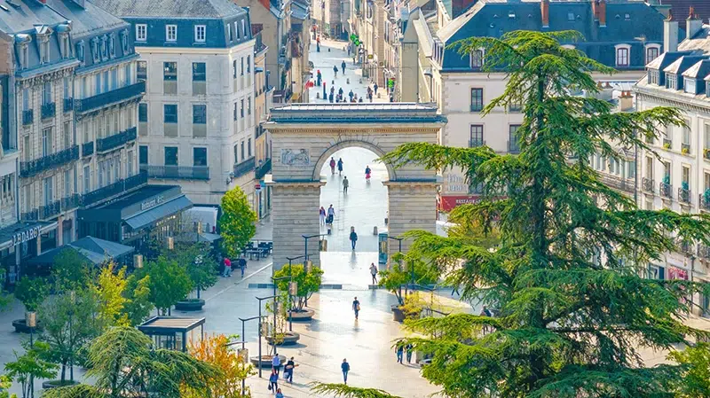 Photographie aérienne de la Place Darcy à Dijon.